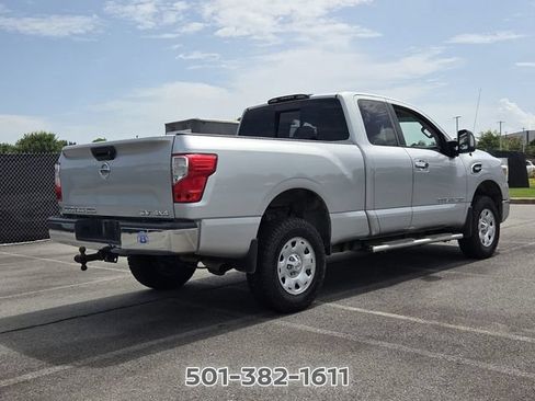 Used 2017 Nissan Titan SV AWD/4WD image 5