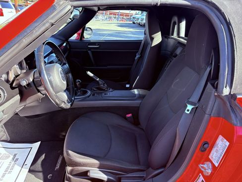 Used 2015 MAZDA MX-5 Miata Sport image 12