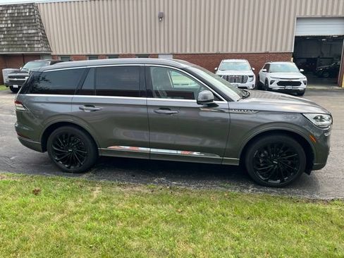 Used 2022 Lincoln Aviator Reserve w/ Equipment Group 201A AWD/4WD image 2