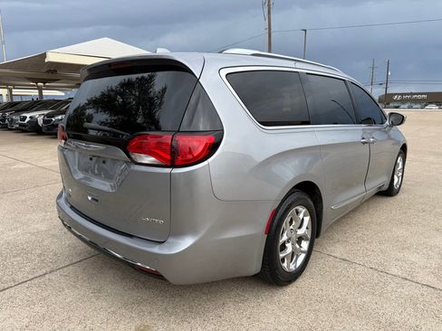 Used 2018 Chrysler Pacifica Limited FWD image 7