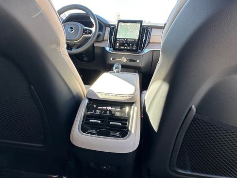 New 2026 Volvo XC90 B6 Plus w/ Protection Package Premier AWD/4WD image 12