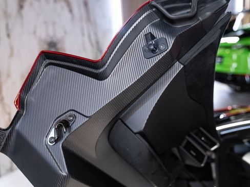 Used 2018 Ford GT image 26