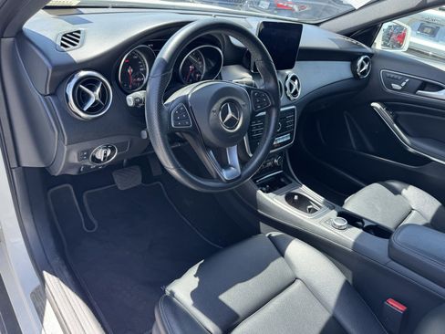 Used 2020 Mercedes-Benz GLA 250 w/ Convenience Package image 12