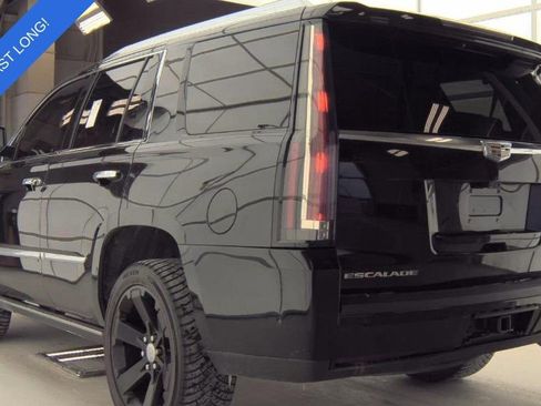 Used 2020 Cadillac Escalade Platinum image 4