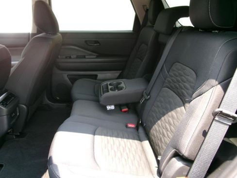 Used 2025 Nissan Pathfinder SV AWD/4WD image 10