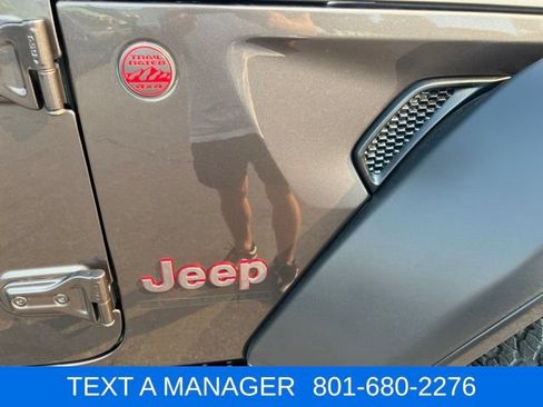 Used 2025 Jeep Wrangler Unlimited Rubicon w/ Convenience Group AWD/4WD image 11