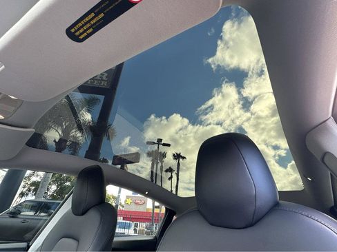 Used 2020 Tesla Model Y Performance image 7