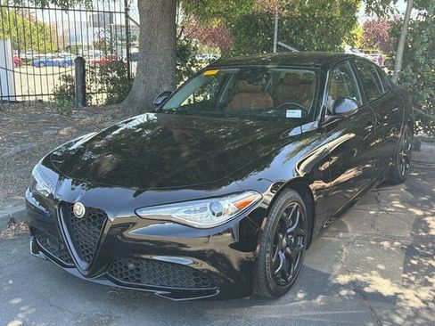 Used 2021 Alfa Romeo Giulia Sprint w/ Nero Edizione RWD image 2