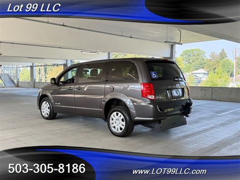 Used 2018 Dodge Grand Caravan SE w/ Power Convenience Group I FWD image 14