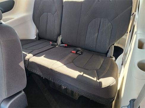 Certified 2018 Chrysler Pacifica Touring Plus w/ Tire & Wheel Group image 28