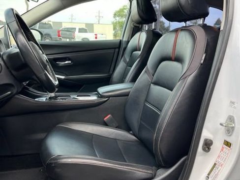 Used 2022 Nissan Sentra SR w/ SR Premium Package FWD image 32