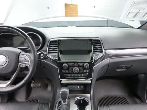 Used 2020 Jeep Grand Cherokee Overland AWD/4WD image 23