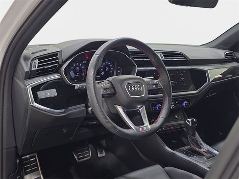 Certified 2025 Audi Q3 2.0T Premium Plus w/ Premium Plus Package image 19