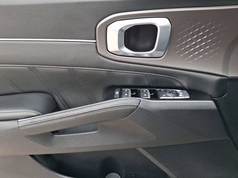 Certified 2025 Kia Sorento SX FWD image 13
