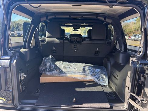 New 2025 Jeep Wrangler Unlimited Rubicon 392 image 29