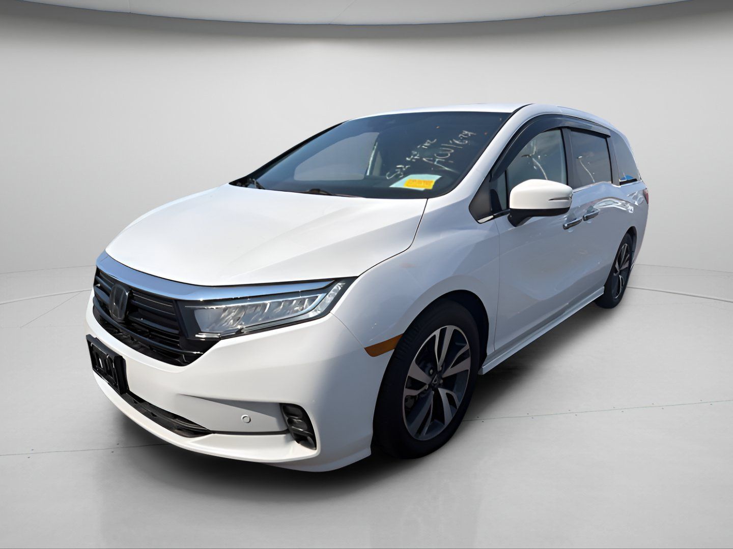 Used 2023 Honda Odyssey Touring image 2