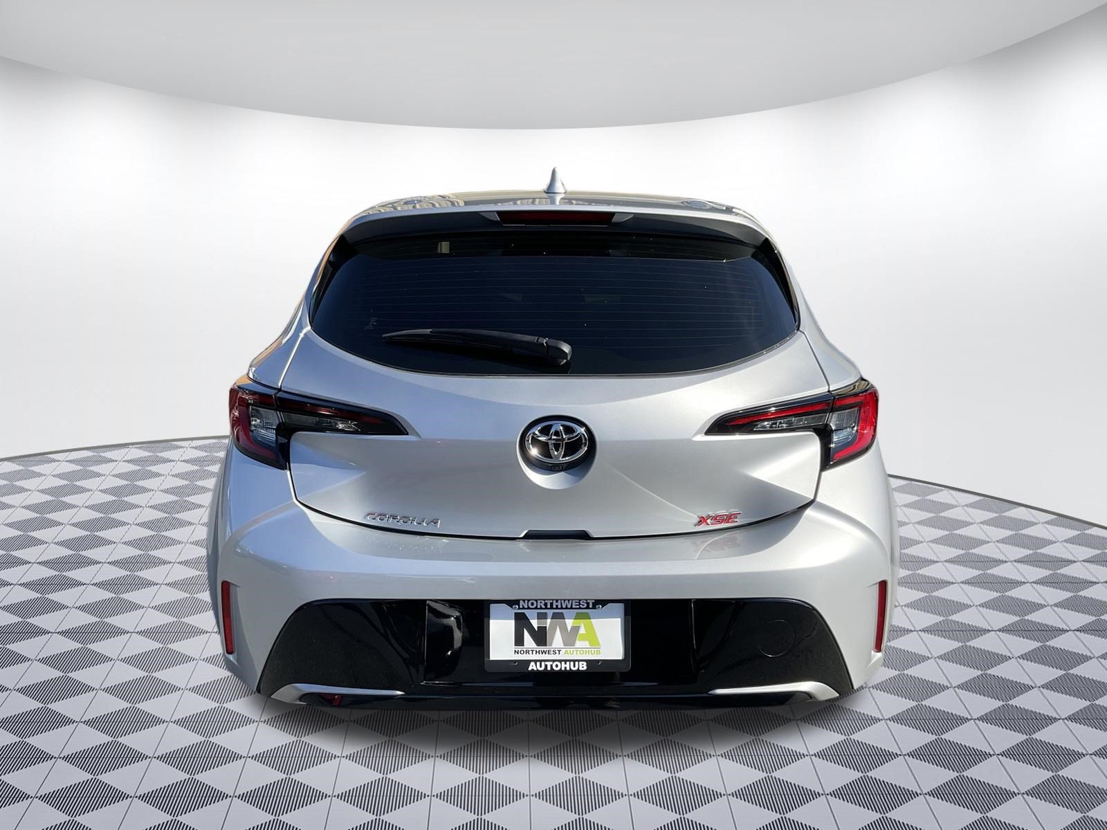 Used 2025 Toyota Corolla XSE FWD image 4
