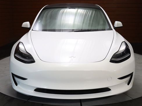Used 2023 Tesla Model 3 Standard Range image 2