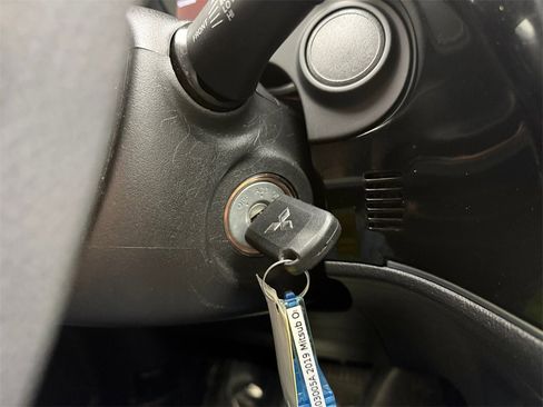 Used 2019 Mitsubishi Outlander ES image 29