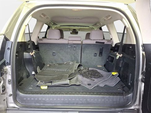 Used 2023 Lexus GX 460 Premium image 32