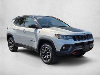 Used 2024 Jeep Compass Trailhawk AWD/4WD video 3