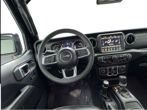 Used 2023 Jeep Wrangler Unlimited Sahara AWD/4WD image 33