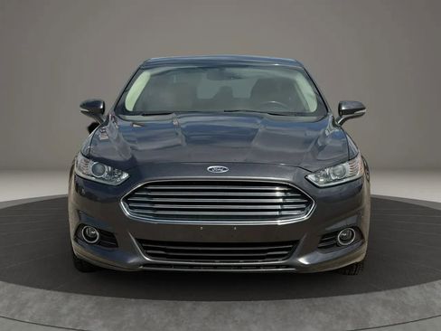 Used 2016 Ford Fusion SE w/ Equipment Group 202A image 2