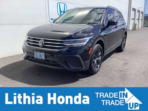 Used 2022 Volkswagen Tiguan SE w/ Panoramic Sunroof Package AWD/4WD image 1