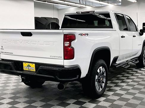 Used 2023 Chevrolet Silverado 2500 Custom image 12
