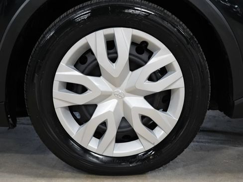 Used 2019 Toyota C-HR LE FWD image 32