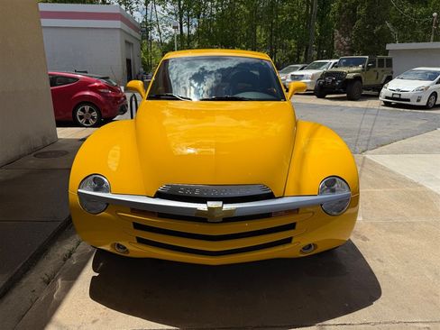 Used 2004 Chevrolet SSR w/ Preferred Equipment Group RWD image 14