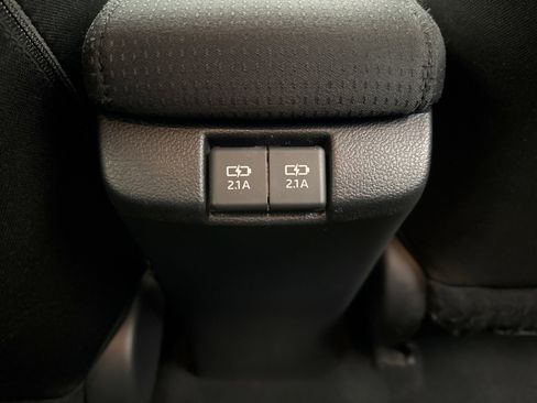 Used 2022 Toyota Prius LE image 18