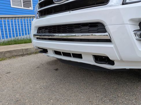 Used 2017 Ford Expedition EL XLT w/ Equipment Group 202A image 9