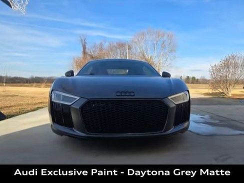 Used 2017 Audi R8 V10 w/ Carbon Exterior Package image 3