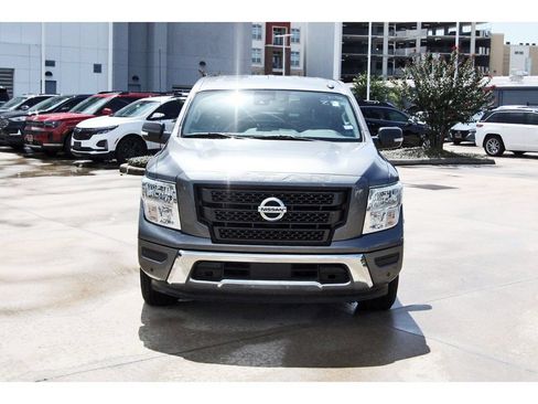 Used 2020 Nissan Titan SV w/ SV Convenience Package RWD image 2