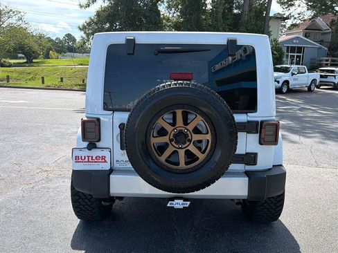 Used 2015 Jeep Wrangler Unlimited Sahara w/ Connectivity Group AWD/4WD image 5
