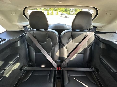 Used 2025 Volvo XC90 B5 Core AWD/4WD image 16