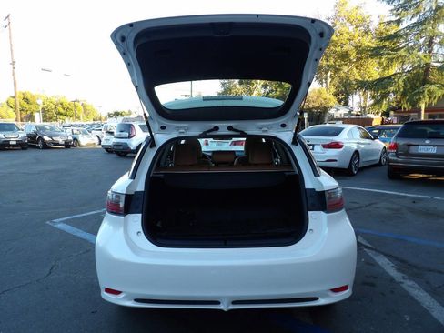 Used 2012 Lexus CT 200h Premium image 11