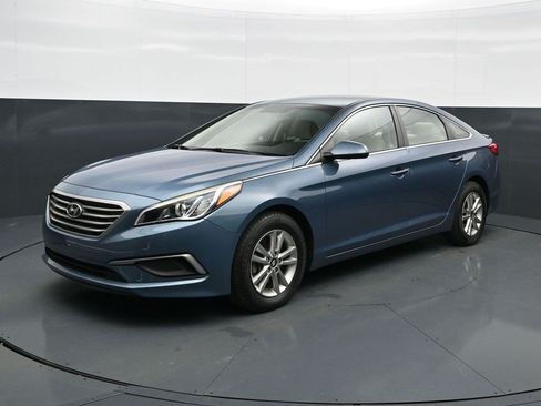 Used 2017 Hyundai Sonata SE FWD image 3