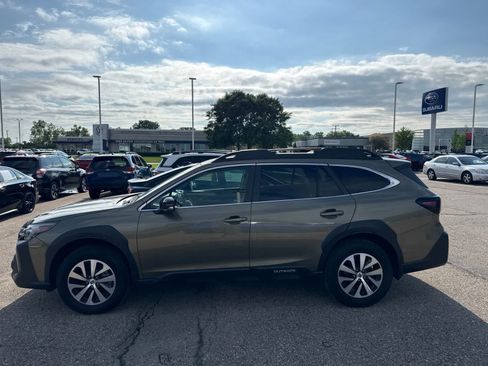 Used 2025 Subaru Outback Premium w/ Popular Package #1A AWD/4WD image 12