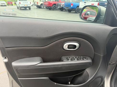 Used 2017 Kia Soul + FWD image 17