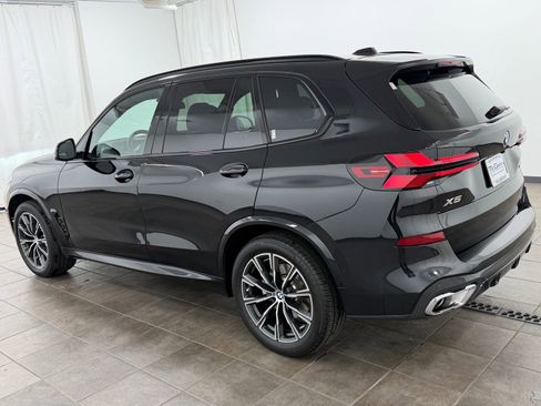 Used 2025 BMW X5 xDrive40i w/ M Sport Package AWD/4WD image 3