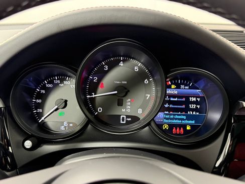 Certified 2026 Porsche Macan AWD/4WD image 23