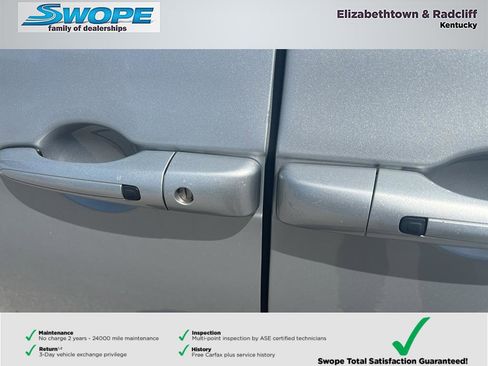 Used 2024 Chrysler Pacifica Touring-L FWD image 12