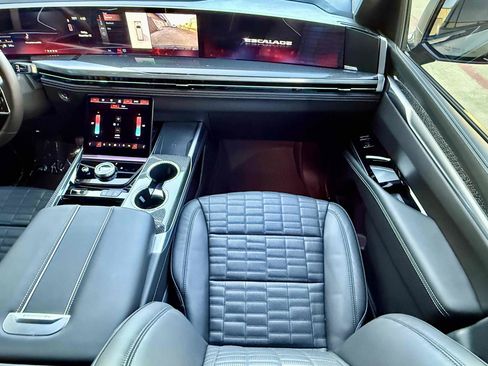 Used 2025 Cadillac Escalade V w/ LPO, ONYX Package image 69