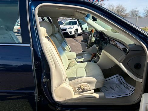 Used 2002 Cadillac De Ville DTS w/ Premium Equipment Pkg image 24