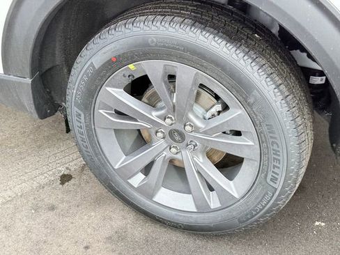 New 2026 Ford Explorer Active w/ Active Comfort Package image 9