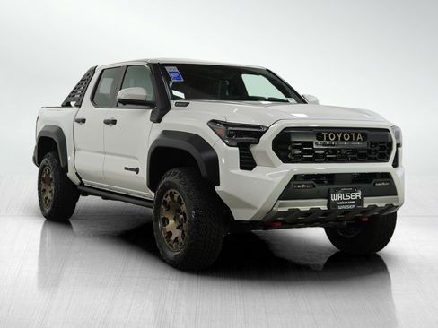 Used 2025 Toyota Tacoma Trailhunter image 7