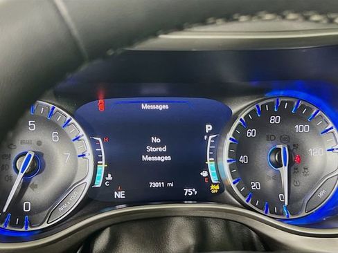 Used 2023 Chrysler Pacifica Touring-L image 12