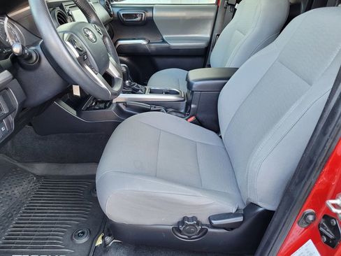 Used 2018 Toyota Tacoma SR5 AWD/4WD image 24